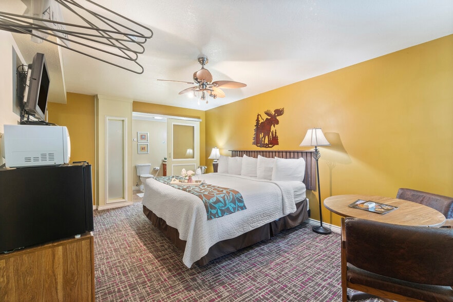 More Photos Of 3031 E Van Buren, Eureka Springs Hotel For Sale