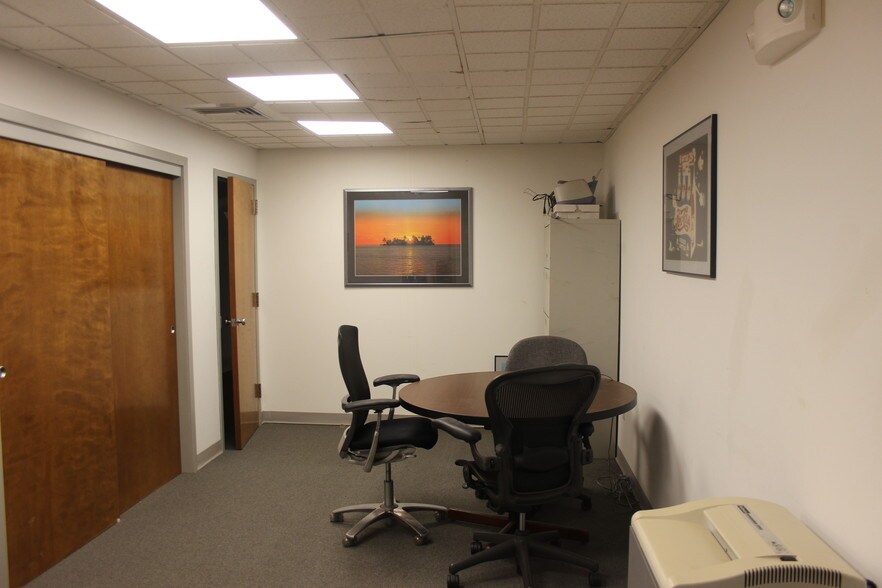 More Photos Of 130 Lenox Ave, Stamford Warehouse For Sale