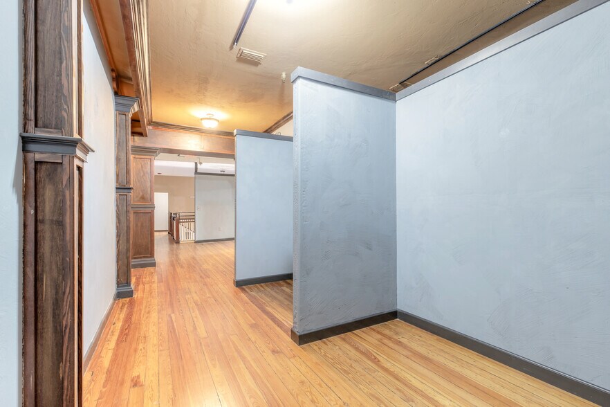 More Photos Of 230 S Beach St, Daytona Beach Storefront For Lease