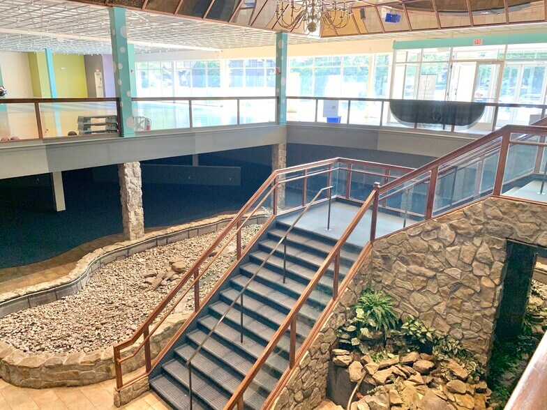 More Photos Of 495 Hope St, Stamford Unknown For Lease