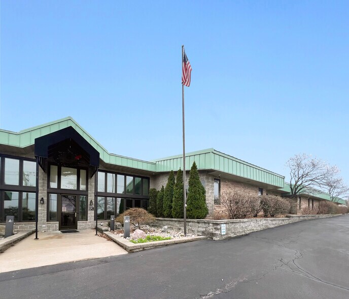 More Photos Of 1900-1940 Craigshire Dr, Saint Louis Flex For Sale