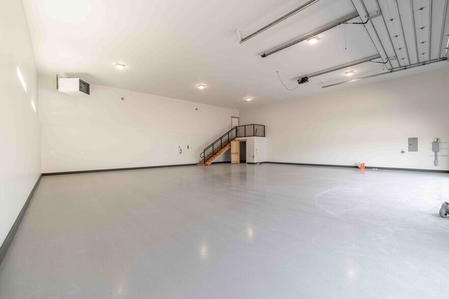 More Photos Of 8512 N Wayne Dr, Hayden Flex For Lease