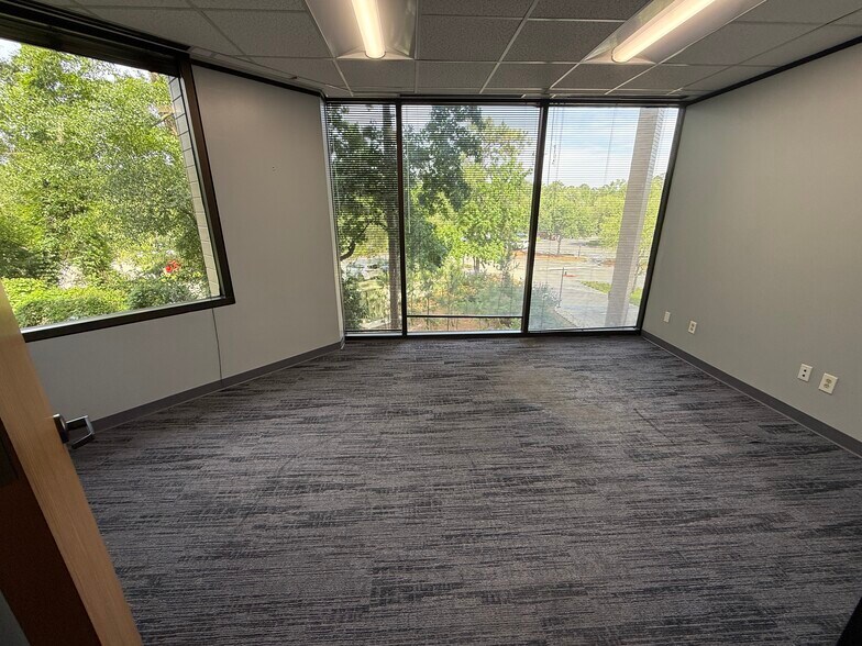 More Photos Of 2170 Buckthorne Pl, The Woodlands Office For Lease
