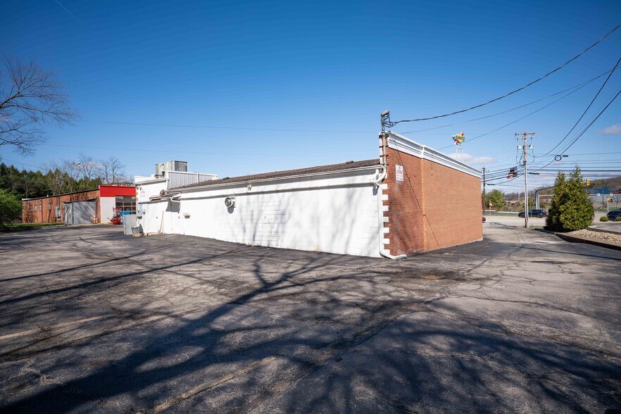 More Photos Of 196 Murtland Ave, Washington Office For Lease