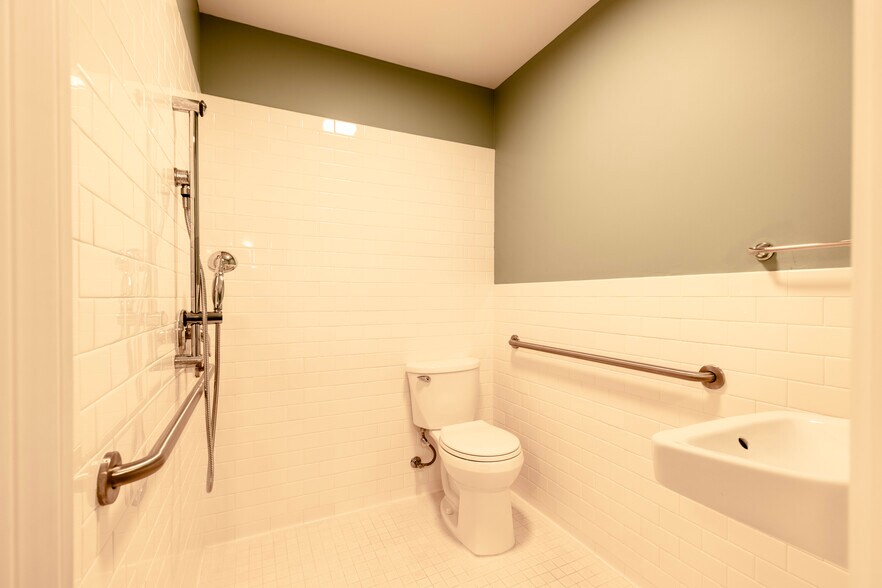More Photos Of 2025 P St, Sacramento Office Residential For Lease