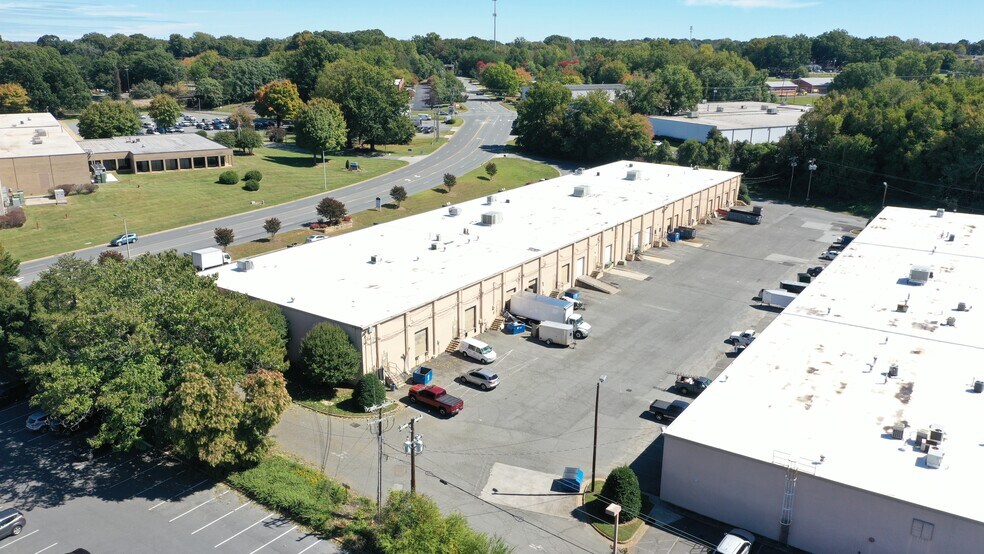 More Photos Of 8065 North Point Blvd, Winston-Salem Unknown For Lease