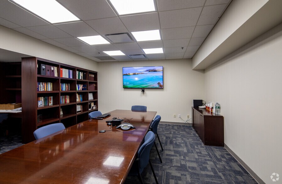 More Photos Of 6323 7th Ave, Brooklyn Office For Lease