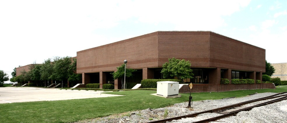 More Photos Of 13801 Hutton Dr, Farmers Branch Light Manufacturing For Sale