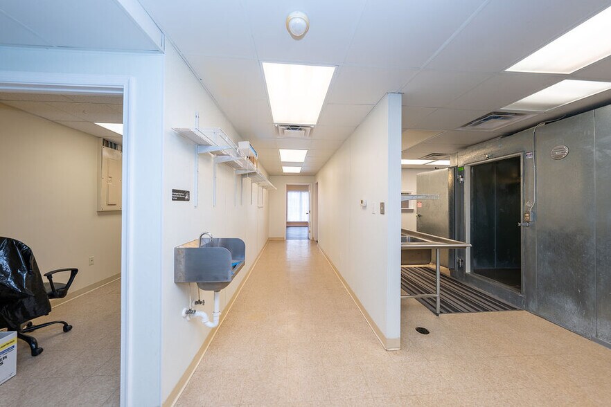 More Photos Of 101 Elm Ave, Louisa General Retail For Sale