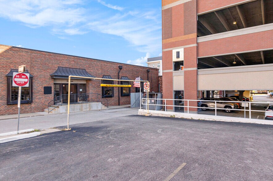 More Photos Of 115-125 E Park St, Olathe Office For Sale