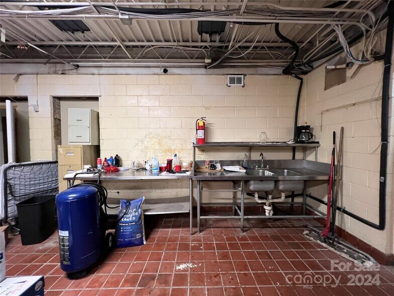 More Photos Of 604 Clark Dr, Lincolnton General Retail For Sale