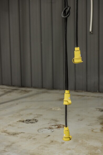More Photos Of 535 W Poplar St, Fayetteville Warehouse For Lease