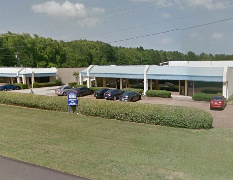 Primary Photo Of 1001-1017 N Northeast Loop 323, Tyler Showroom For Lease