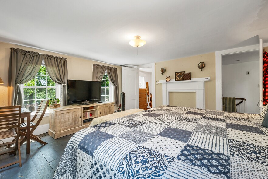 More Photos Of 521 Calef Hwy, Epping Specialty For Sale