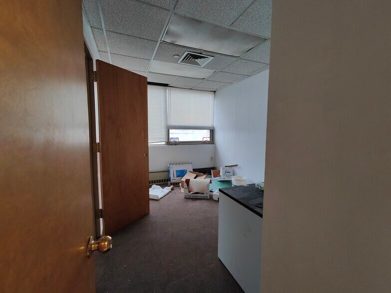 More Photos Of 1169 Oak Point Ave, Bronx Warehouse For Lease