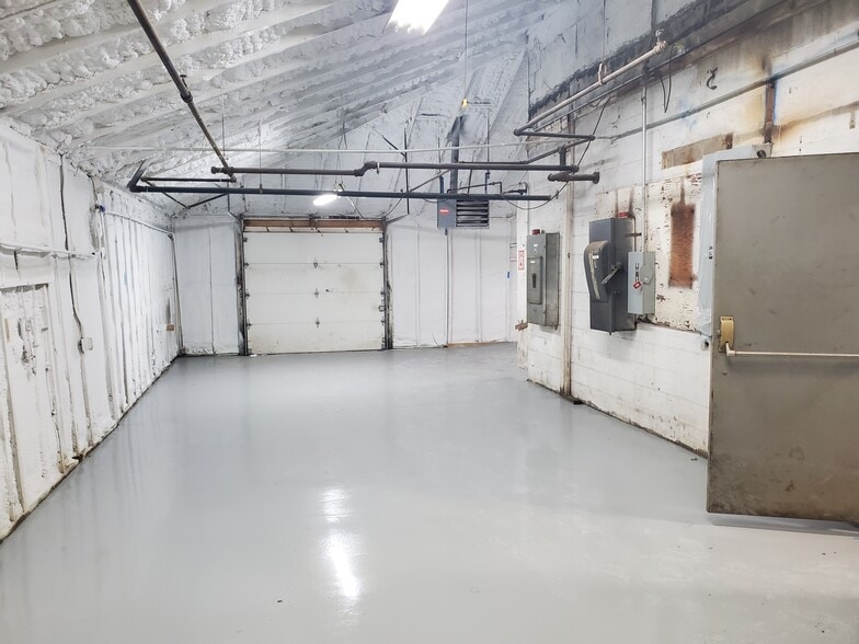 More Photos Of 6550 W Ridge Rd, Erie Warehouse For Lease