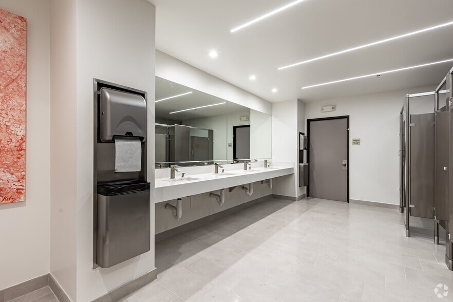 More Photos Of 17330 Preston Rd, Dallas Office For Lease