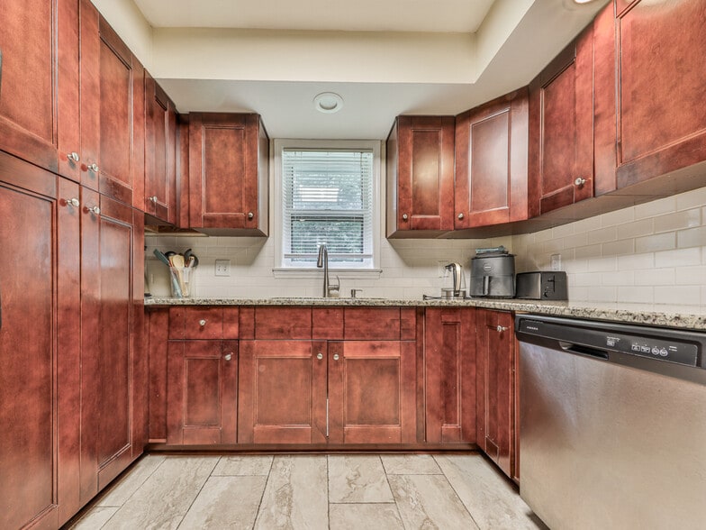More Photos Of 3605 Shallowford Rd, Marietta Healthcare For Sale