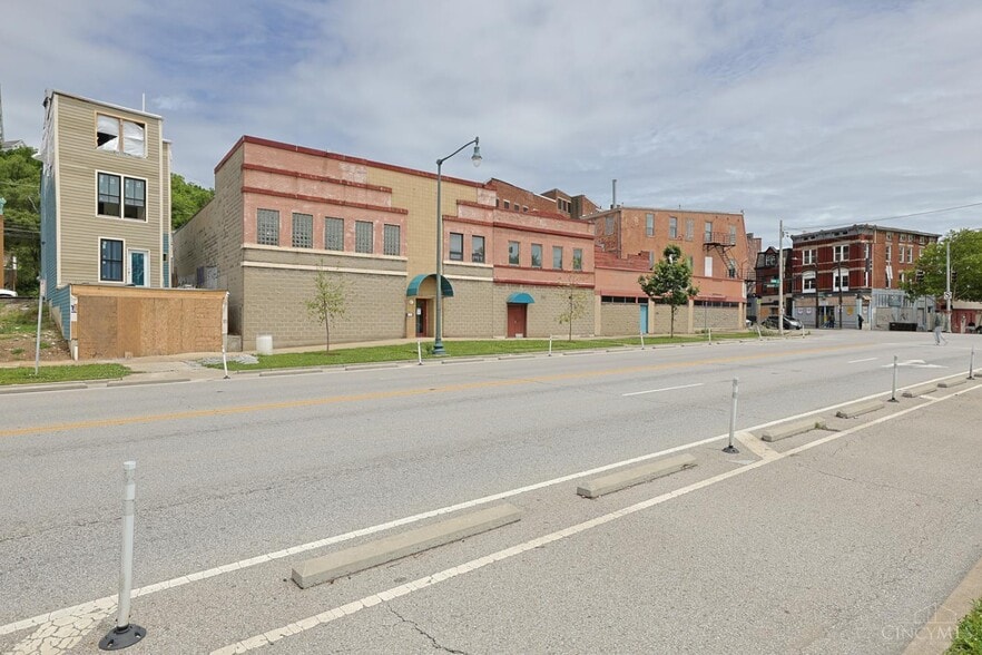 More Photos Of 2108 Central Pky, Cincinnati Loft Creative Space For Sale