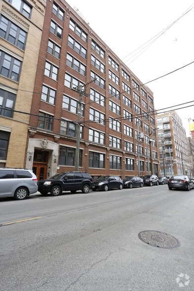 More Photos Of 921 W Van Buren St, Chicago Office Residential For Sale