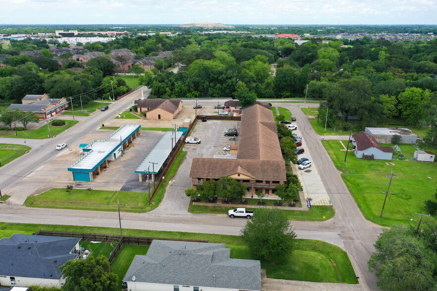 More Photos Of 601 E Coombs St, Alvin Apartments For Sale