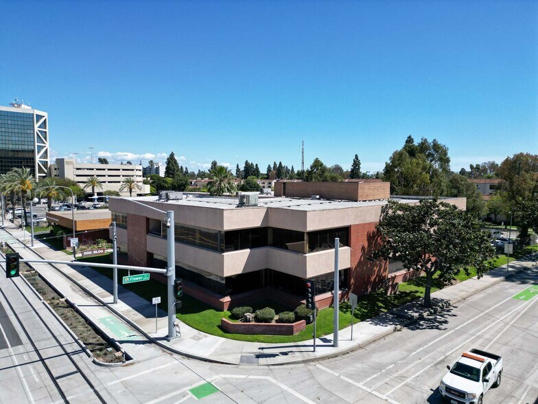 More Photos Of 888 W Santa Ana Blvd, Santa Ana Medical For Sale