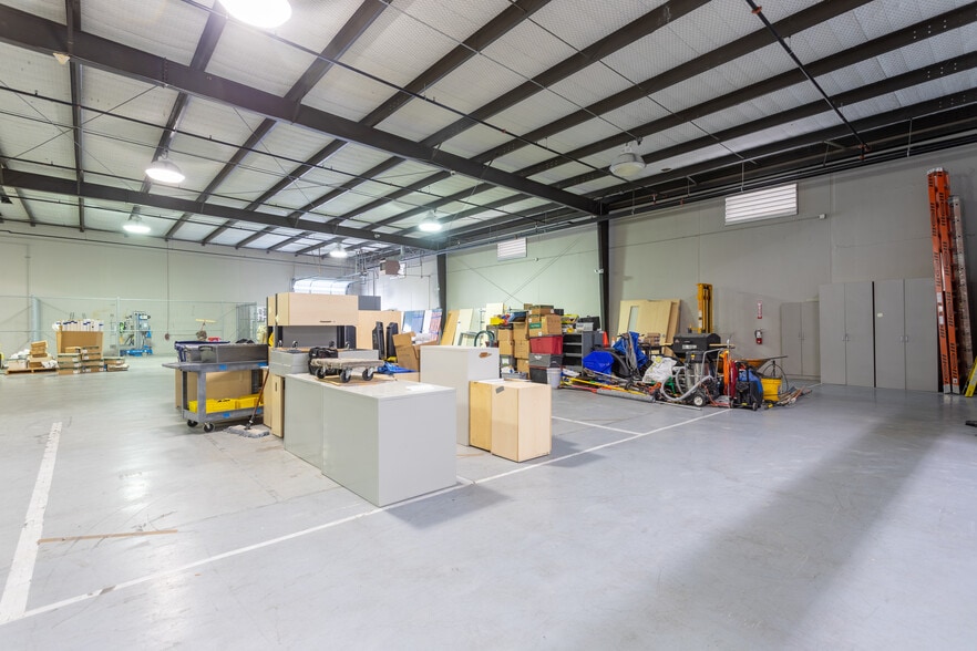 More Photos Of 10731 Gulfdale St, San Antonio Distribution For Sale