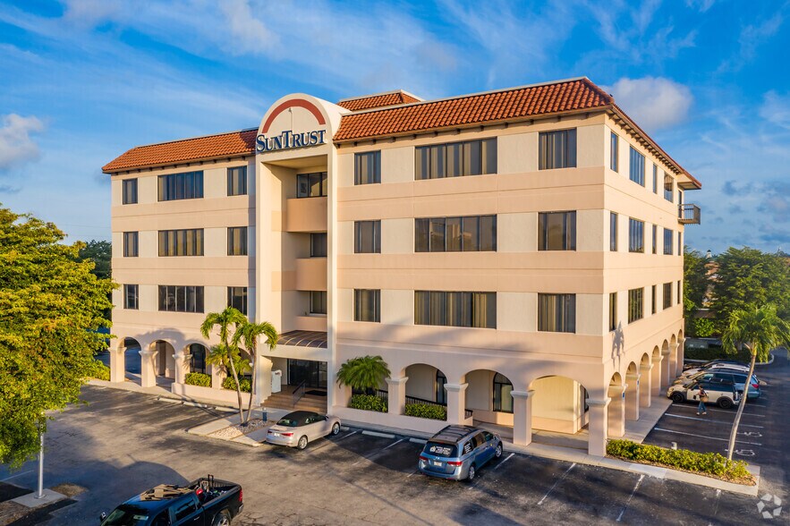 Primary Photo Of 950 N Collier Blvd, Marco Island Medical For Lease
