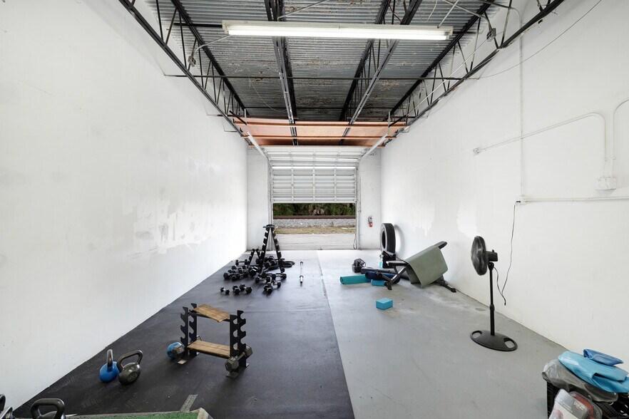 More Photos Of 1500-1536 S Dixie Hwy, Pompano Beach Showroom For Lease