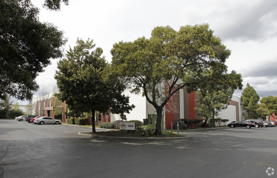 More Photos Of 2819-2821 Faber St, Union City Warehouse For Lease