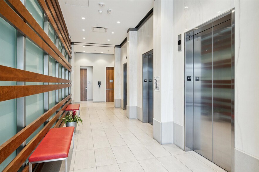 More Photos Of 9090 Katy Fwy, Houston Medical For Lease