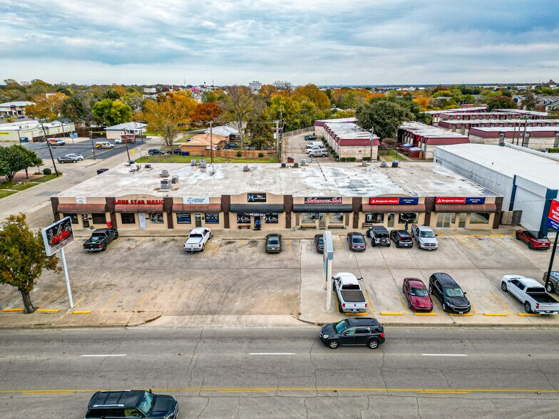 Primary Photo Of 929-941 Lake Air Dr, Waco Storefront For Lease
