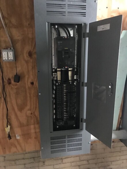 More Photos Of 1102 S Washington Ave, Lansing Freestanding For Lease