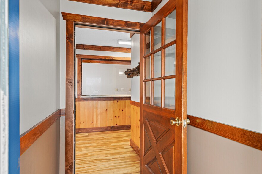 More Photos Of 709 Staunton Rd, Gillespie Office For Sale