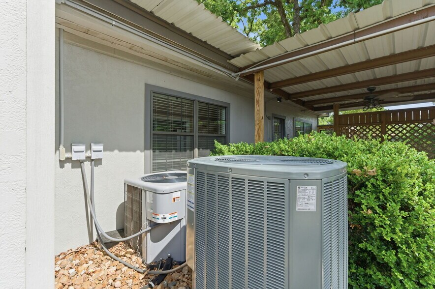 More Photos Of 3401 N Frazier St, Conroe Specialty For Sale
