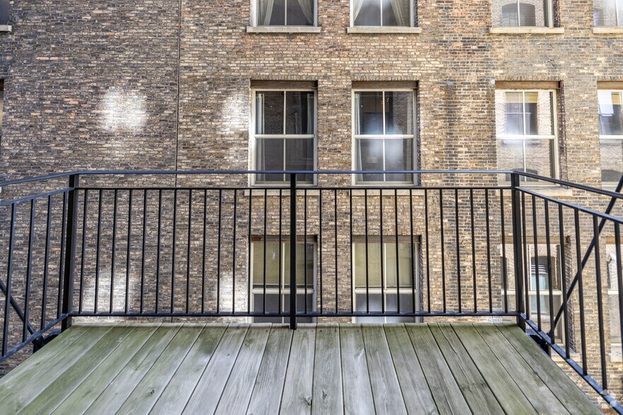 More Photos Of 239 E Chicago St, Milwaukee Apartments For Lease