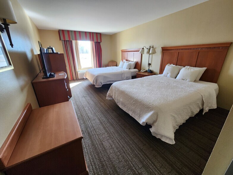 More Photos Of 102 McCormick Pky, Canon City Hotel For Sale