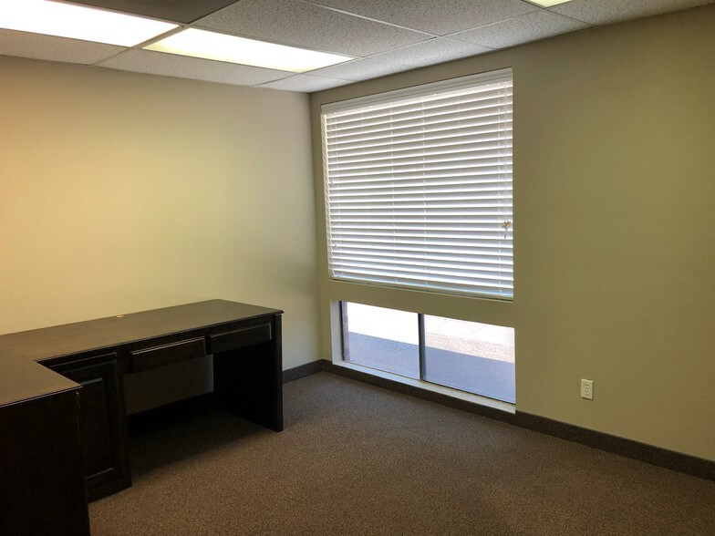 More Photos Of 3216 W Park Row Dr, Pantego Medical For Lease