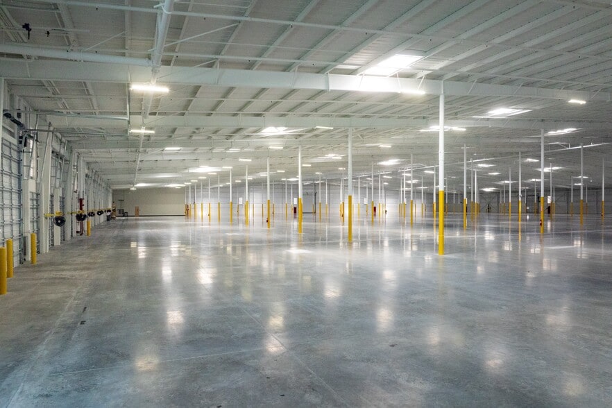 More Photos Of 5600 Argosy Cir, Huntington Beach Warehouse For Lease