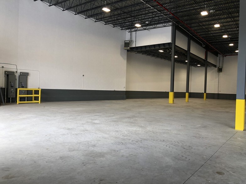 More Photos Of 56-11 Arnold Ave, Maspeth Distribution For Lease