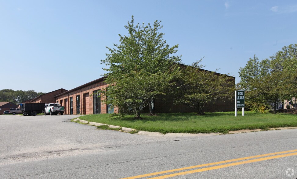 More Photos Of 14 Irongate Dr, Waldorf Warehouse For Lease