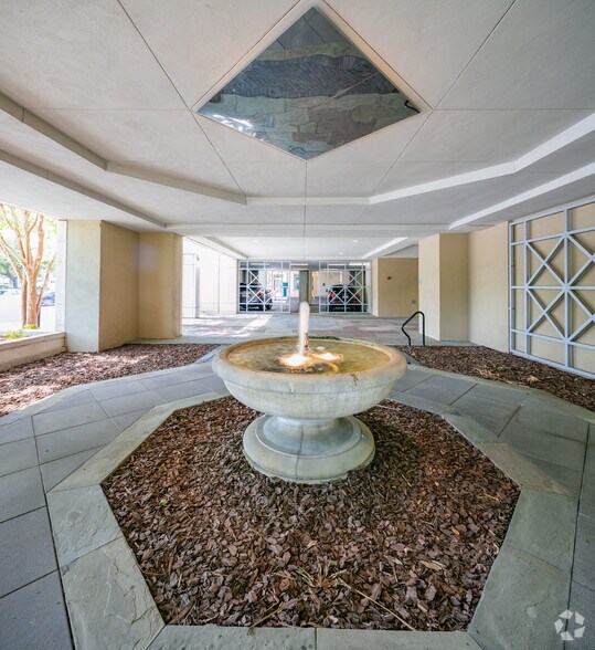 More Photos Of 40 Calhoun St, Charleston Office For Lease