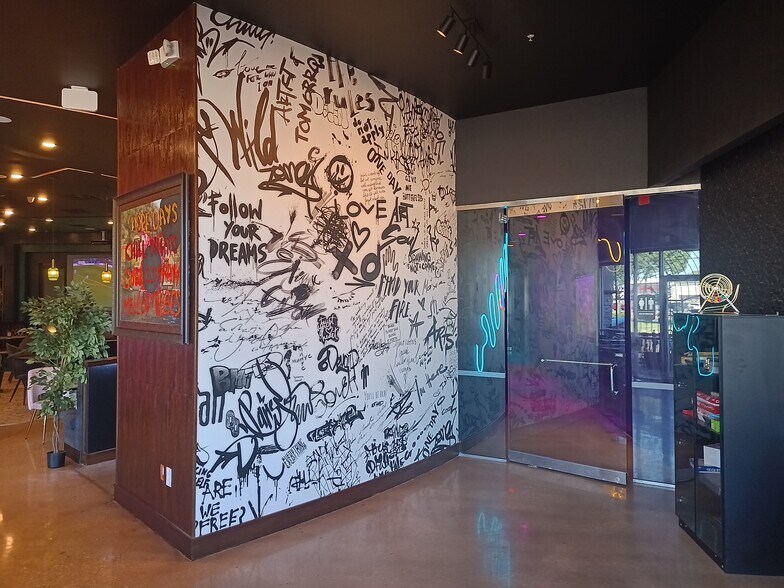 More Photos Of 12225 Westheimer Rd, Houston Freestanding For Lease