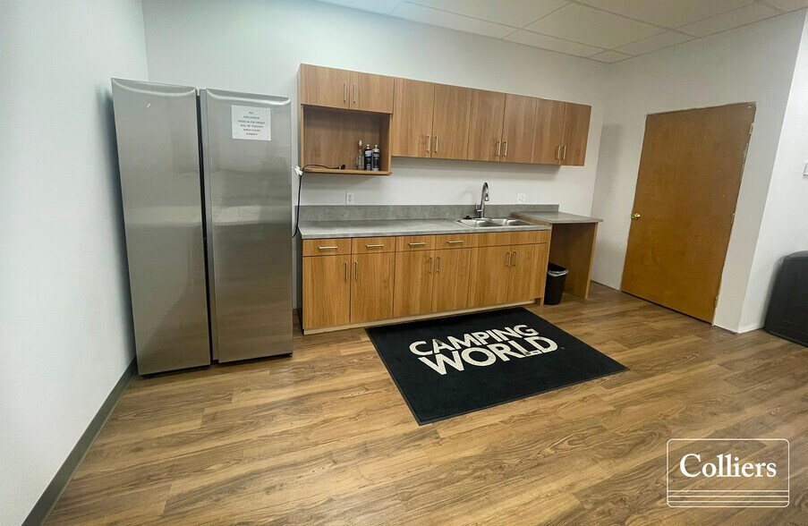 More Photos Of 5601 Alma Hwy, Van Buren Showroom For Lease