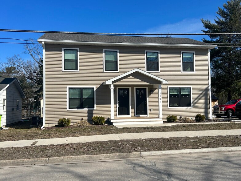 More Photos Of 829 E Eighth St, Traverse City Apartments For Sale