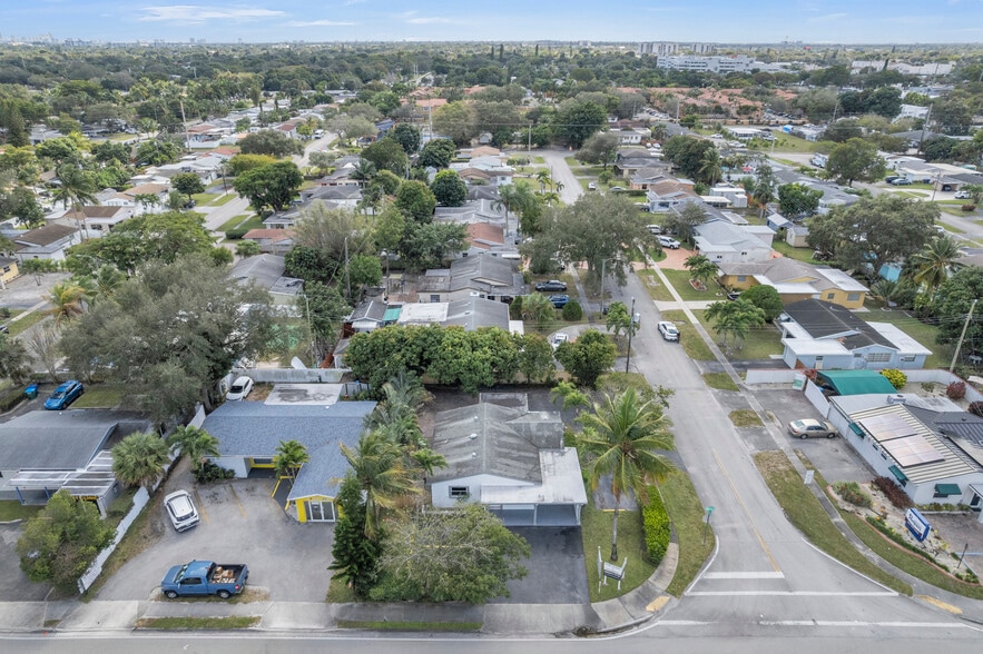 More Photos Of 5820 Sheridan St, Hollywood Office For Sale