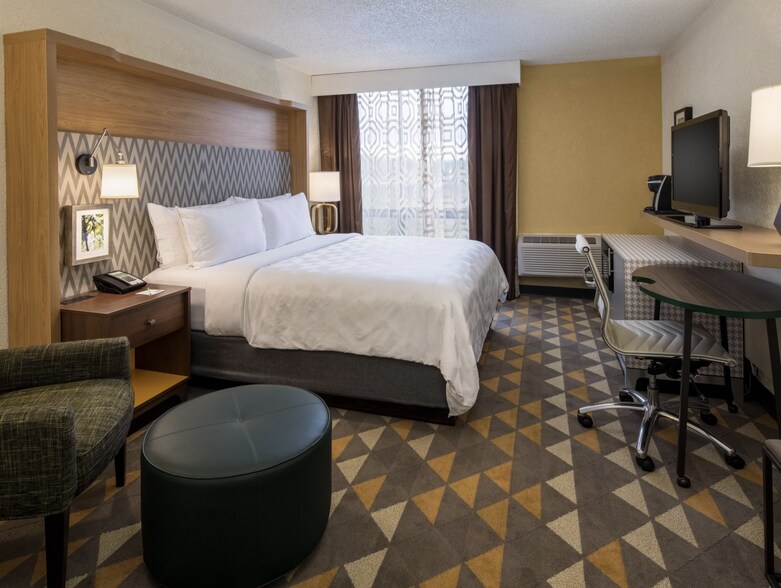 More Photos Of 25425 SW 95th Ave, Wilsonville Hotel For Sale