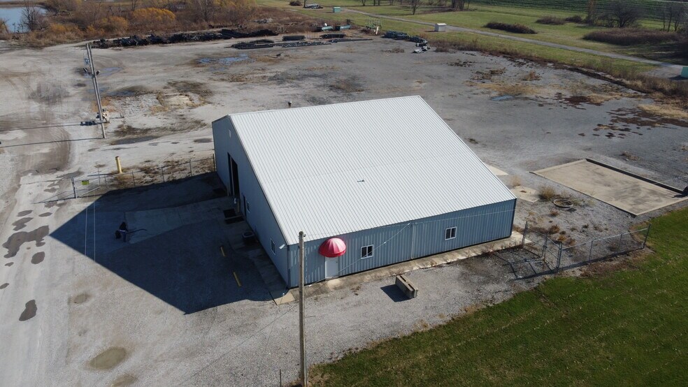 More Photos Of 2324 Kearbey Ln, South Roxana Truck Terminal For Lease