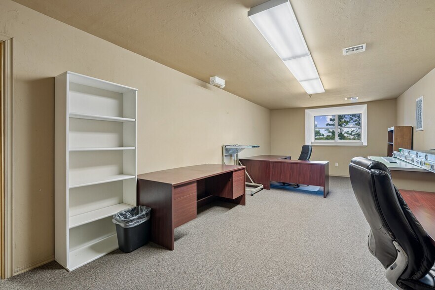 More Photos Of 2933 S Bryant Ave, Edmond Office For Sale