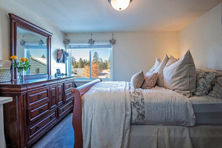 More Photos Of 592 N Sisters Park Ct, Sisters Flex For Sale